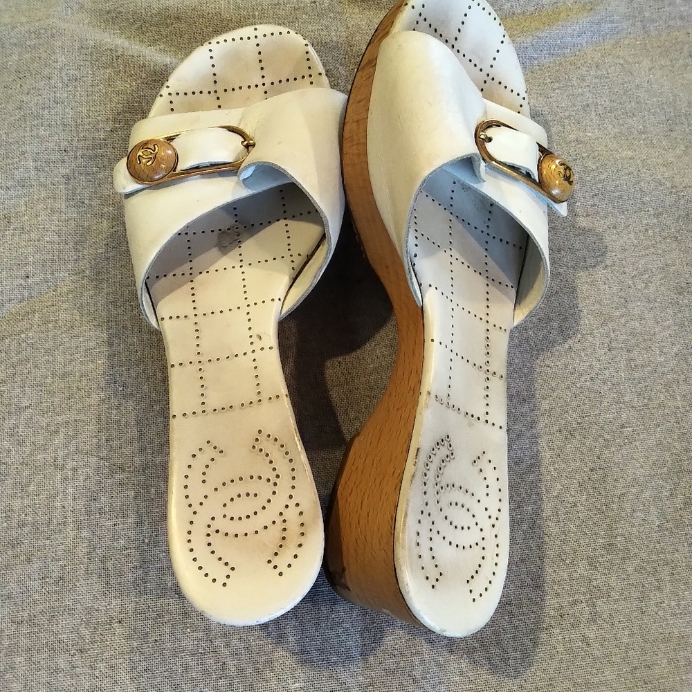 Chanel slides